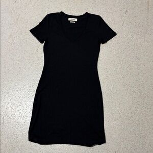 GOLDSIGN Black V‑Neck Short Sleeve Mini Dress